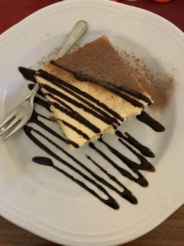 Gemma van Bakel - Douwens_Pizzeria Lenardo_Saalfelden am Steinernen Meer_review