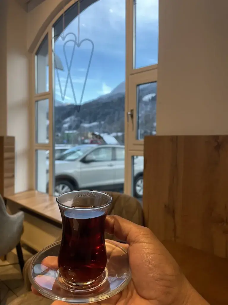 Hamza Al Hajri_Dönerwerk_Schwarzach im Pongau_review