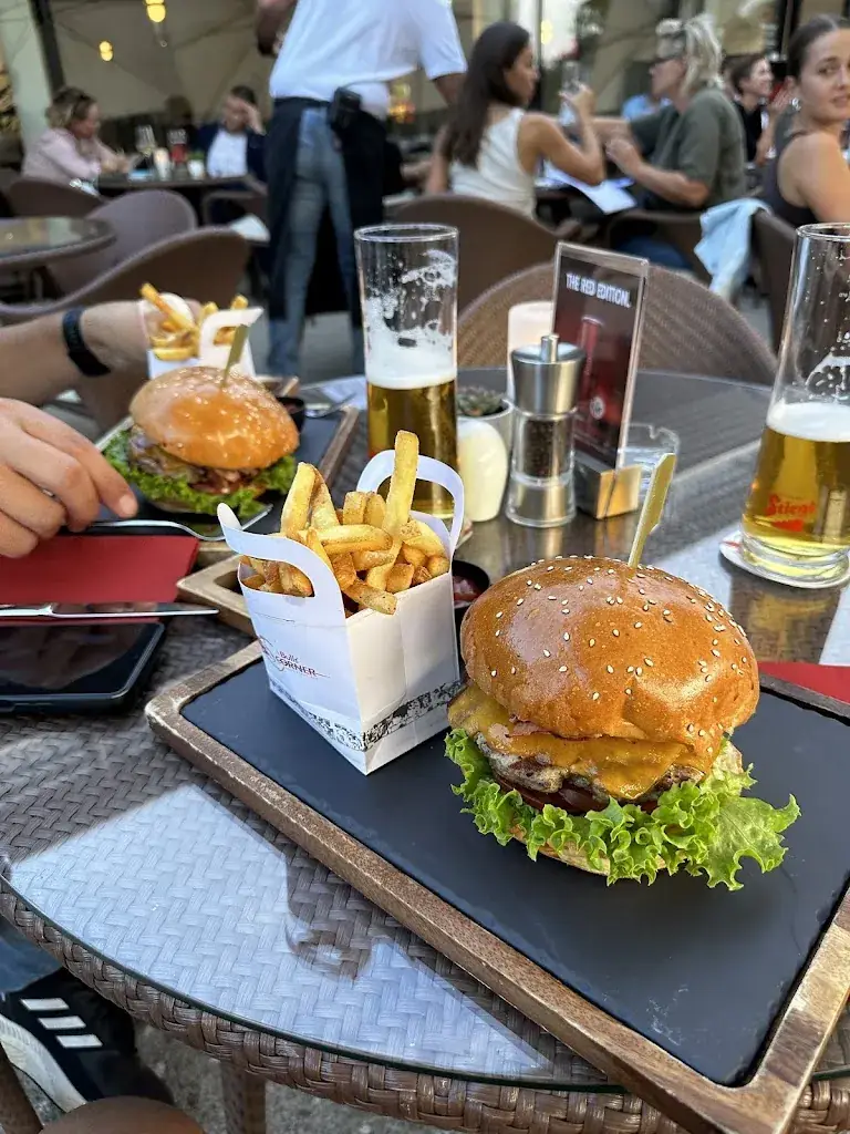 sasha_ m_Bulls' Corner_Siezenheim_avis