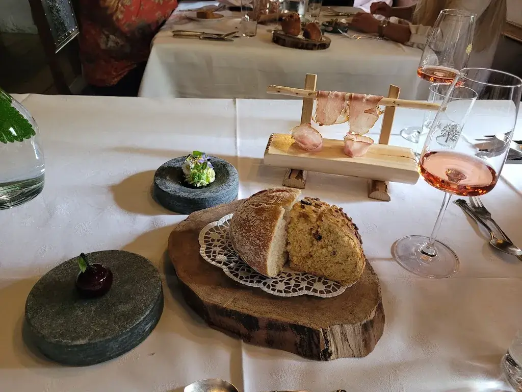 Sangeetha Ratnayake_Rauchkuchl Theresia und Tobias Bacher im Schwaigerlehen - Berngarten_Stuhlfelden_review