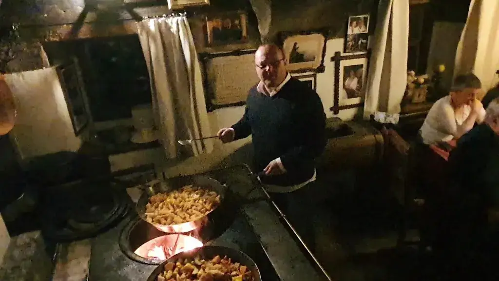 Rauchkuchl Theresia und Tobias Bacher im Schwaigerlehen - Berngarten_Stuhlfelden_slider_image_2