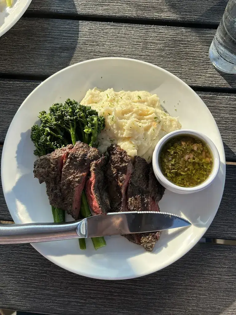 Carol Giuliano_Nicky's on the Bay_Oslip_avis