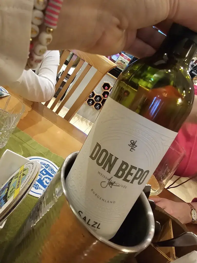 Beata_RO&KO am Marktplatz_Thalgau_review