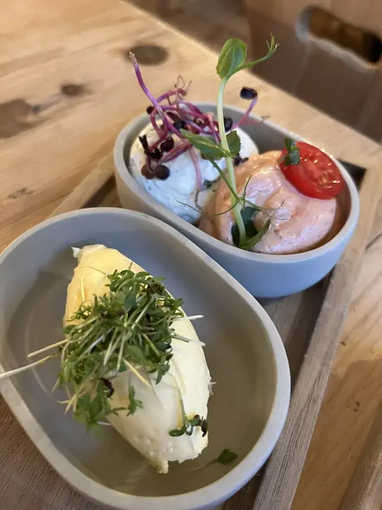 Rhanz Abosh_Forsthaus Wartenfels_Thalgau_review