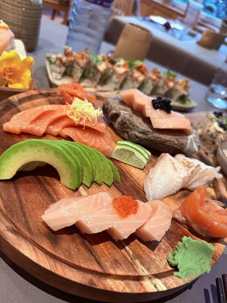 Bastian Bauer_SeeSushi_Strobl_review