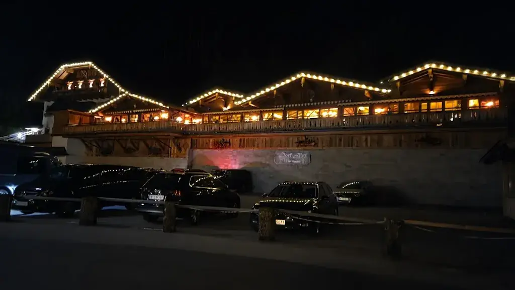 KHALIFA ALRAYSSI_Dorf-Alm zu St. Wolfgang_Strobl_review