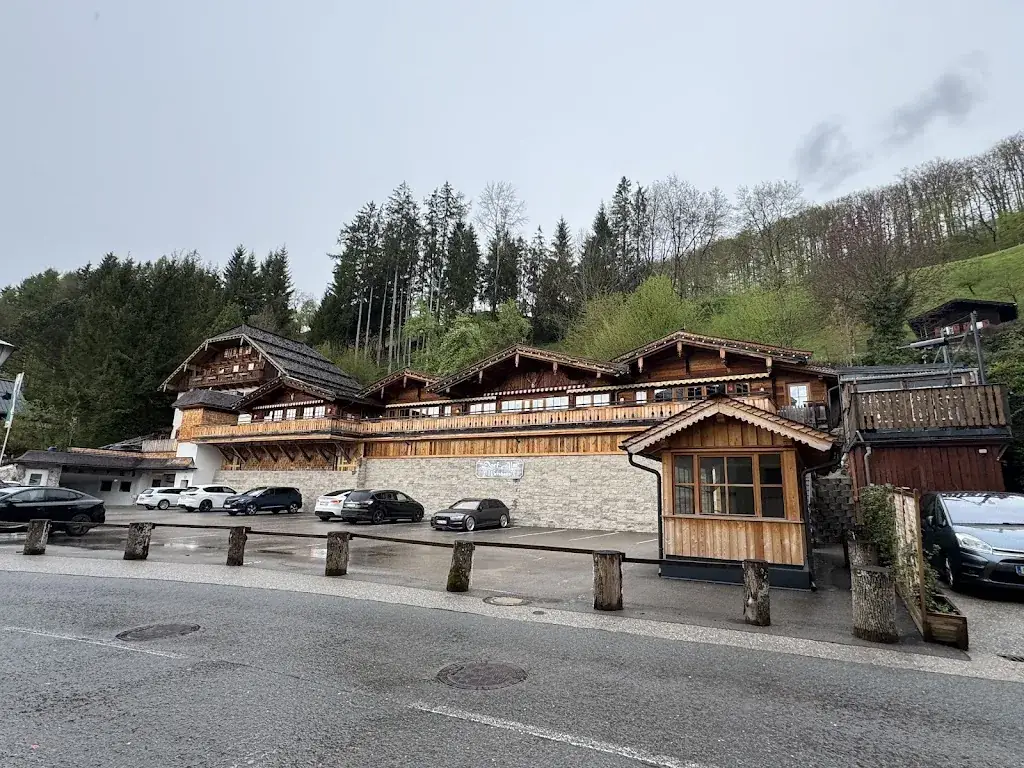 Shuang_Dorf-Alm zu St. Wolfgang_Strobl_review