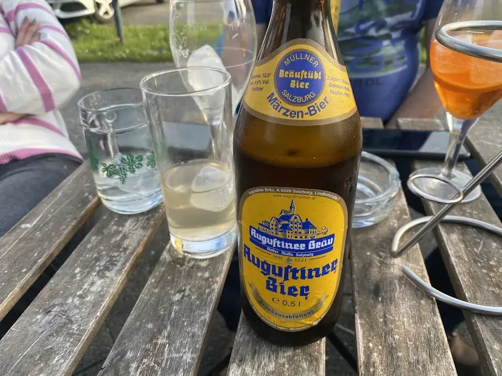 Jo Hansson_Kiosk am See_Strobl_review