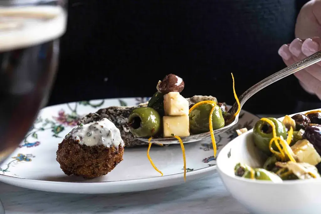 Bar Clementine_Oslip_slider_image_3