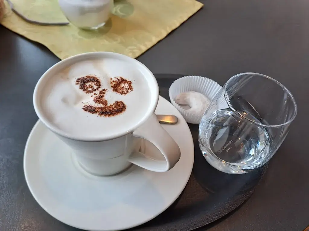 Hoay Chin Lee_die Talstation_Untertauern_review