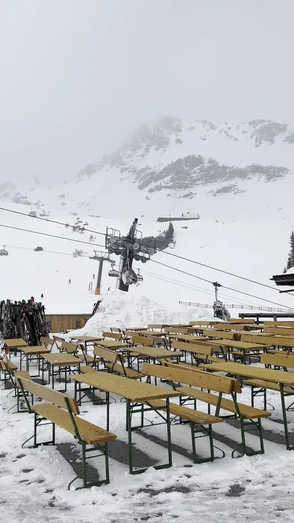 Matthew Garcia_Dikt´n Alm_Untertauern_review