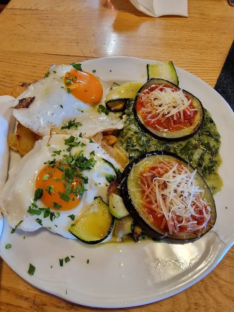 Yaroslav Kurennoy_Dikt´n Alm_Untertauern_review