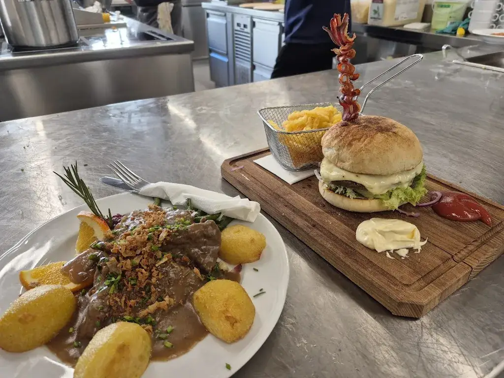 Dikt´n Alm_Untertauern_slider_image_3