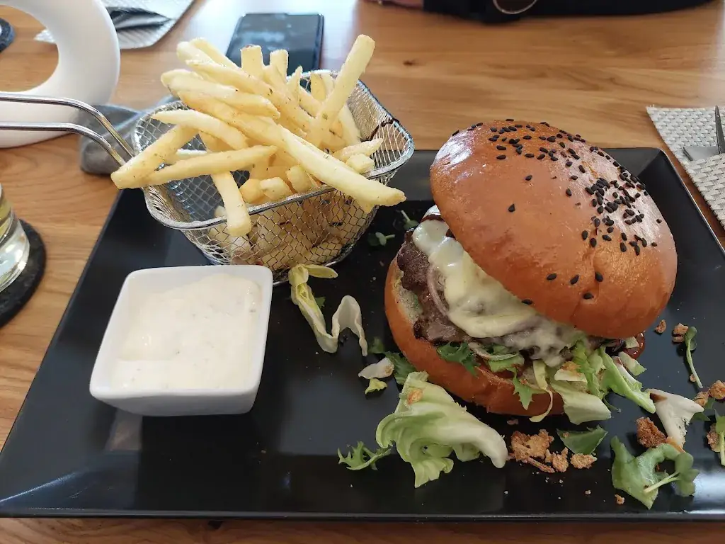 Jiri Vperi_Ours Lounge Restaurant_Unken_review