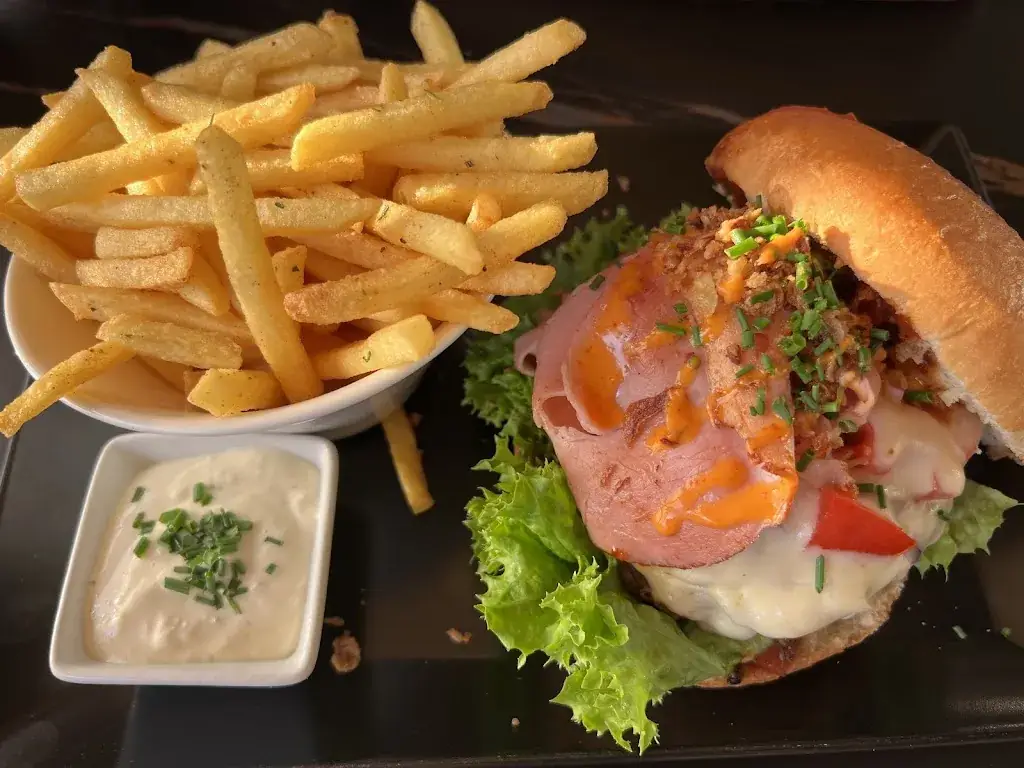 Ours Lounge Restaurant_Unken_slider_image_3