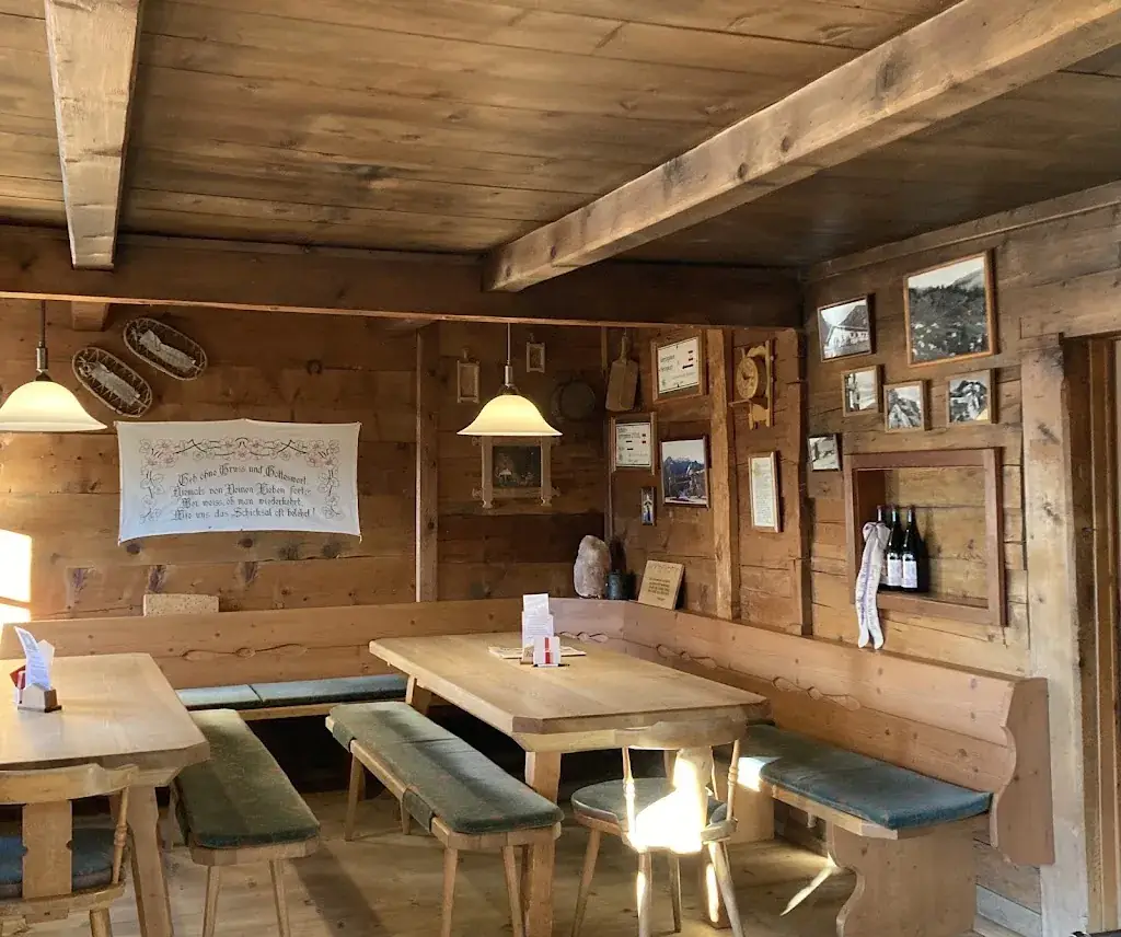 Mónika Mezővári_Hochalm Jausenstation_Unken_review