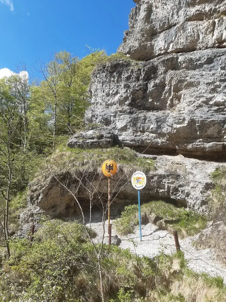 Bhavya Bhimani_Heutaler Hof_Unken_review