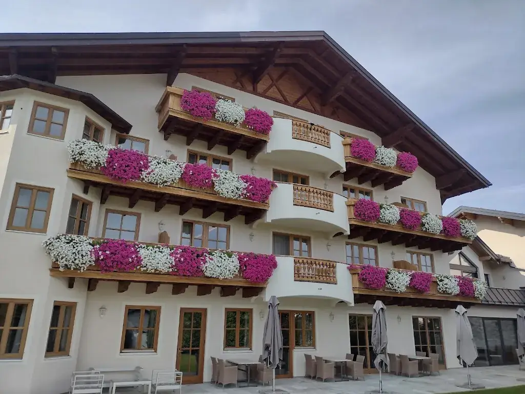 Andrэ Kovalev_Gruenauerhof_Wals_review