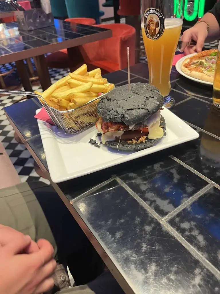 Lazy Flamingo Diner - American Restaurant & Bar_Tweng_slider_image_3