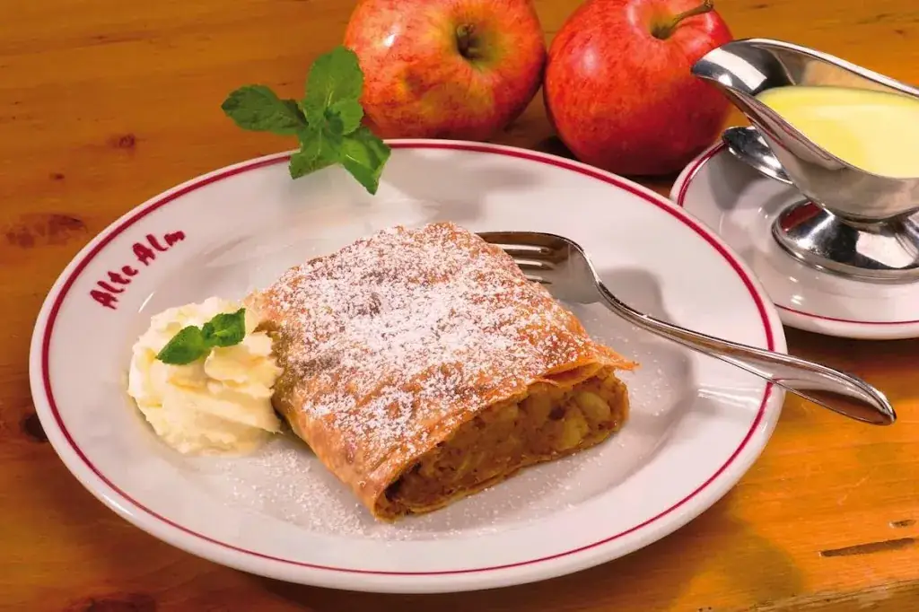 Alte Alm - Tauernbrennerei - Tauern Genussladen_Tweng_slider_image_2