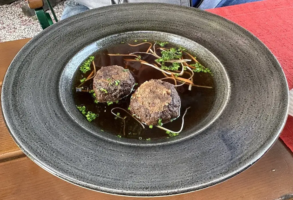 Nicki Wallis_Der Kamper_Admont_review