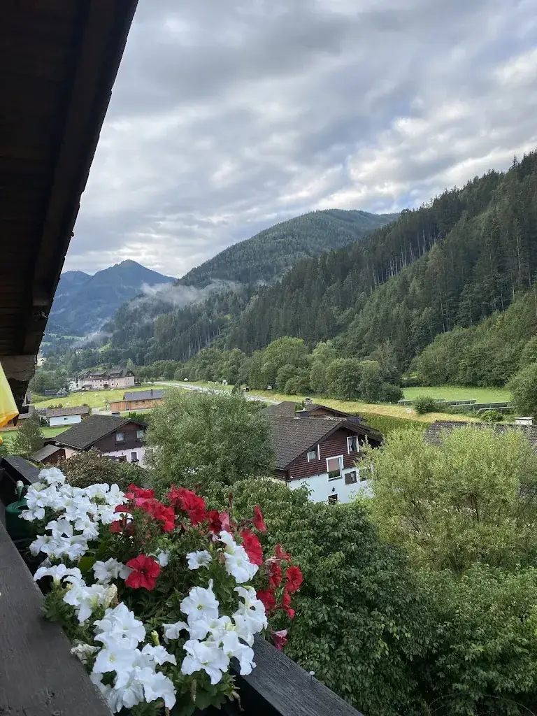 Shadan Mozafari_Hiasl Stubn_Aigen im Ennstal_review