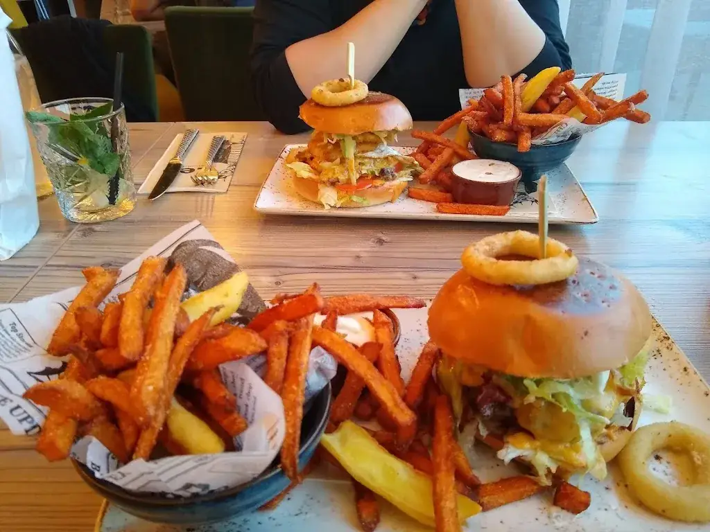 Menu_Leo - Essen | Trinken | Schlafen | Tanzen_Abtissendorf_image_6