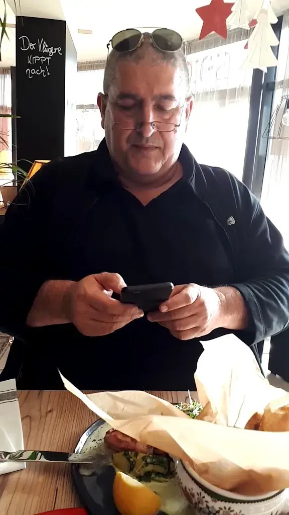 Leo - Essen | Trinken | Schlafen | Tanzen_Abtissendorf_slider_image_2