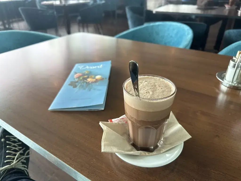 dr shau_Restaurant Globetrotter_Abtissendorf_avis