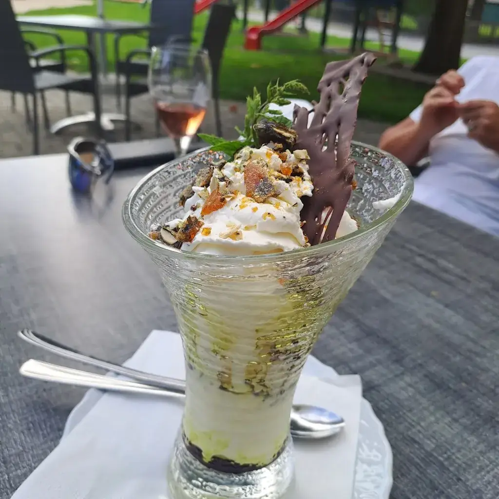 Wilfried Blaschke_Romantikhof Eibiswald_Aibl_review