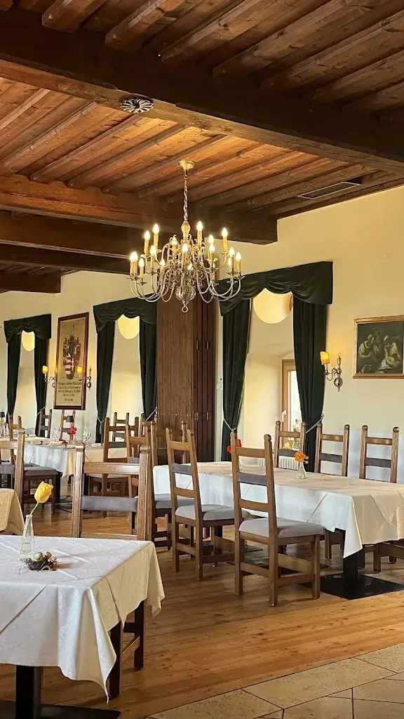 Jing Liu_Castle and Restaurant Deutschlandsberg_Aibl_avis