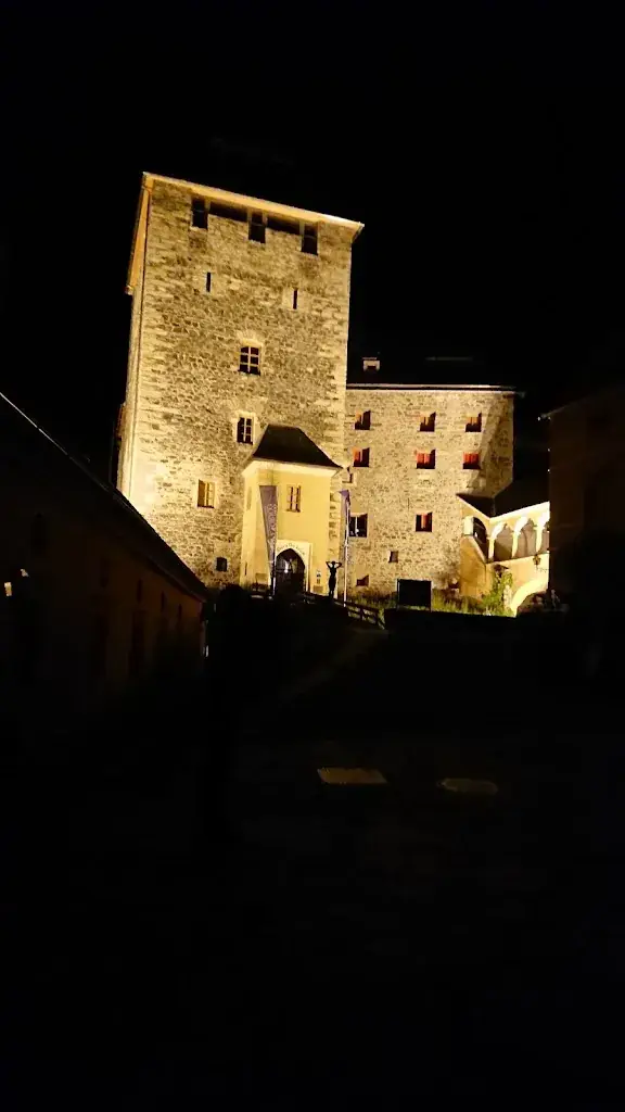 Marcus Walter_Castle and Restaurant Deutschlandsberg_Aibl_avis