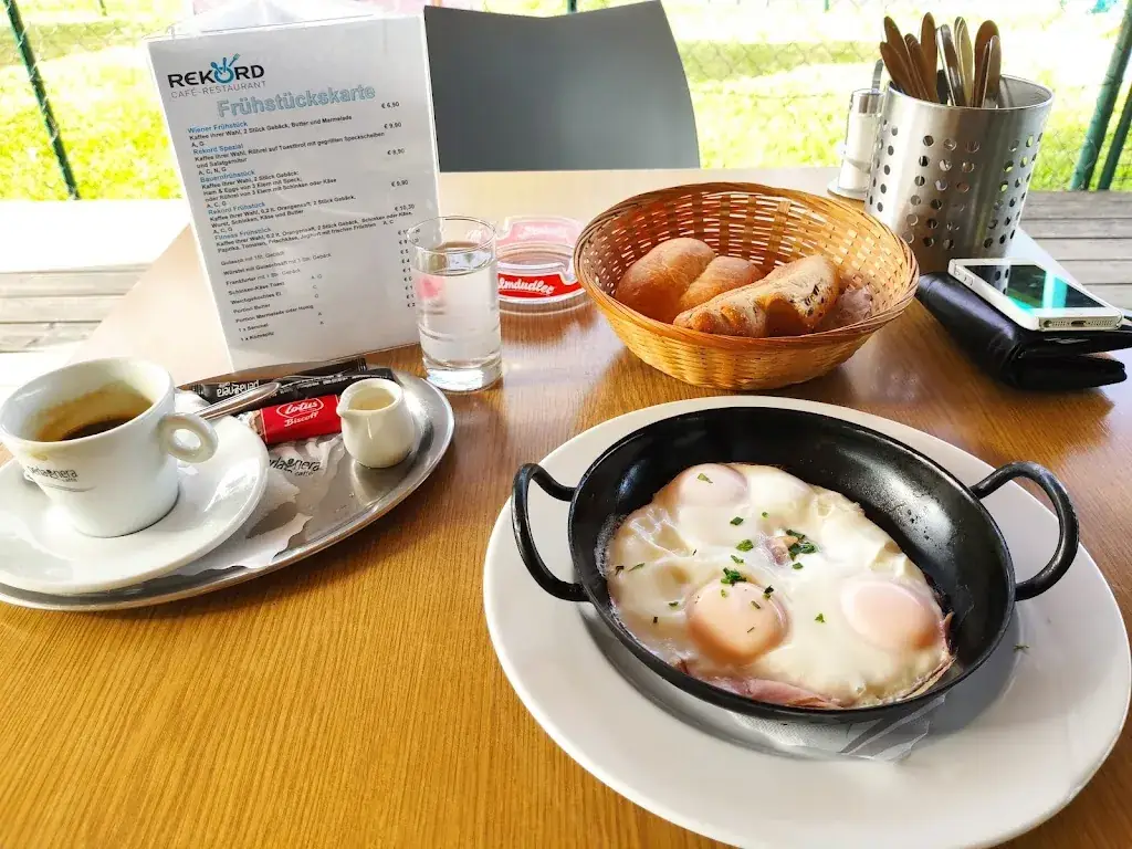 Rekord Cafe-Restaurant_Pinkafeld_slider_image_2