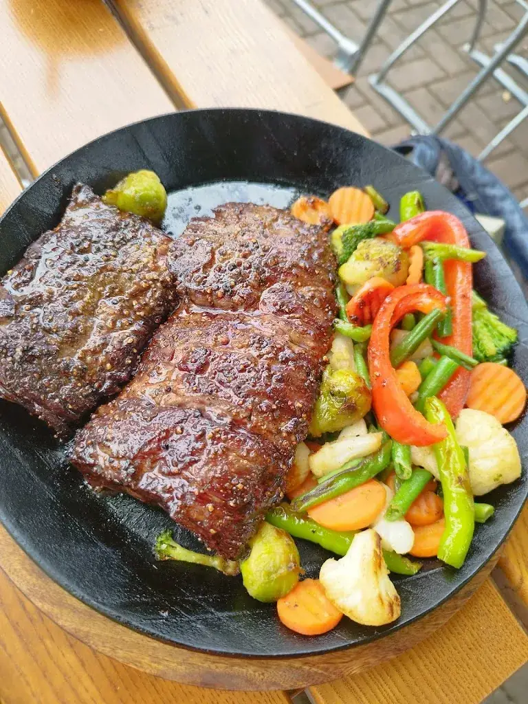 Alexandra Schlutte_Katholisches Vereinshaus_Arzberg_review