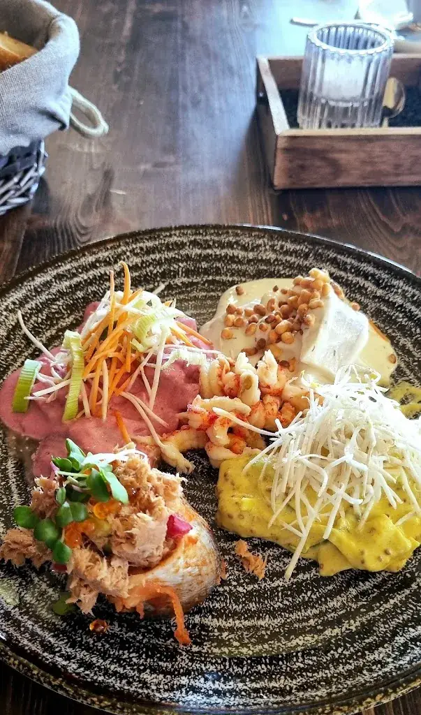 Cori Coccoi_Das James_Bad Aussee_review