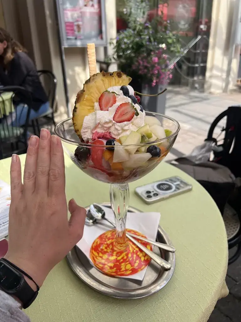 Julia Razumovskaya_Kurcafé-Konditorei Lewandofsky-Temmel_Bad Aussee_review