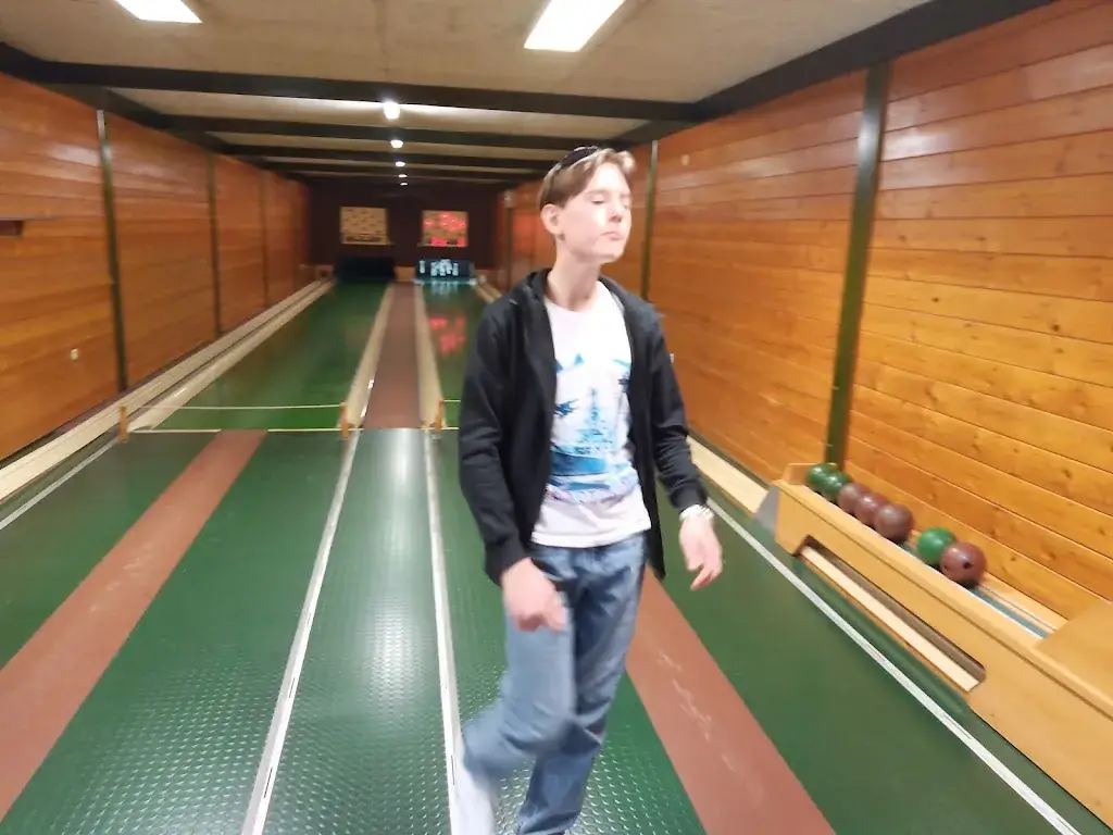 Андрей Сиденко_Stefan’s Gasthaus & Kegelbahn_Attendorf_avis