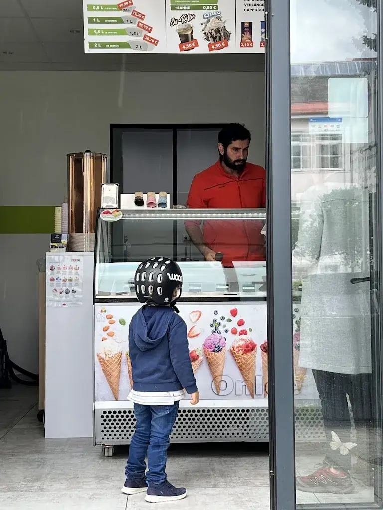 Helmut Karas_OnIce_Pöttsching_review