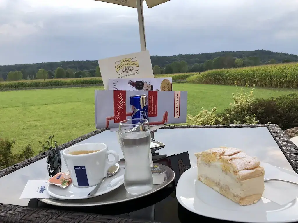 Marcos Akira Hattori_CAFE Idylle_Bad Blumau_review