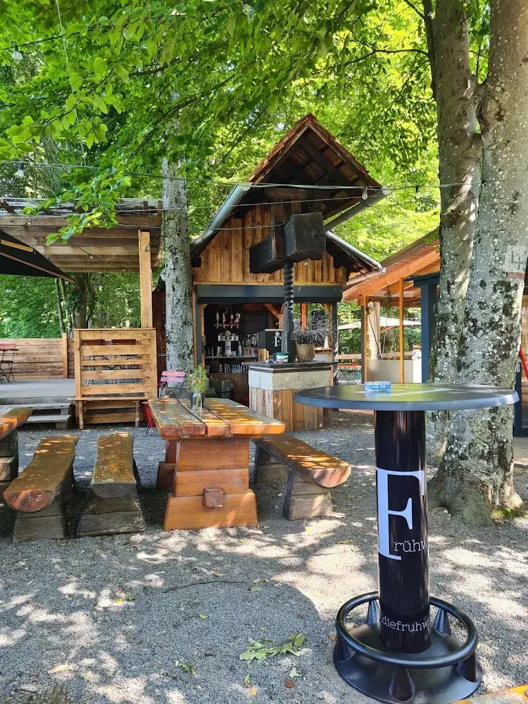 Andrea Birnecker_die frühwirths_Bairisch Kölldorf_avis