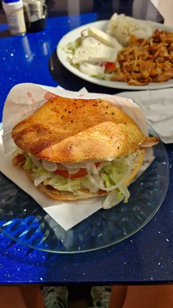 Edit Veres_Kebap & Pizza Haus Kaiser_Pöttsching_avis