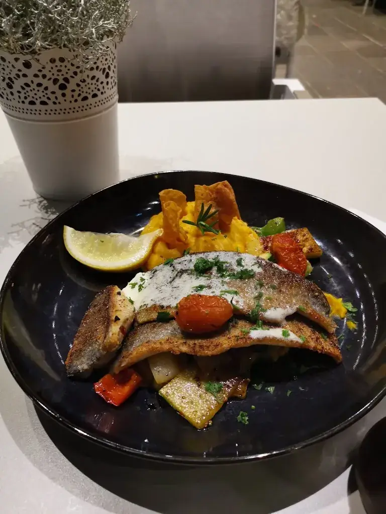 Ali Niazi_Pfeiler's Bürgerstüberl - Hotel_Auersbach_avis