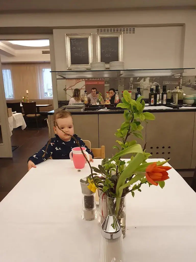 Francisc Inta_Pfeiler's Bürgerstüberl - Hotel_Auersbach_avis