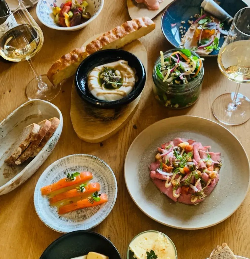 Weingut & Bistro KRENN49 restaurant in Auersbach