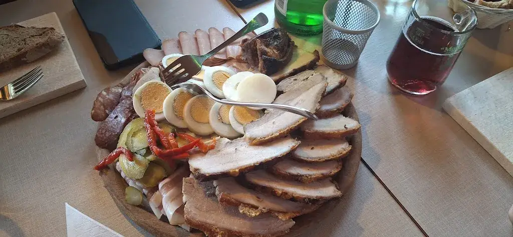 Adam Insort_Buschenschank Mayer 