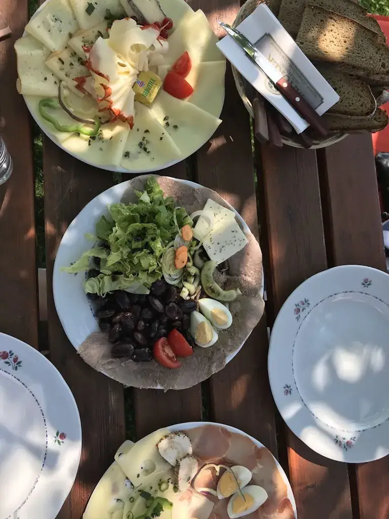 Sofie_Maurer Gasthof - Vinothek_Auersbach_avis