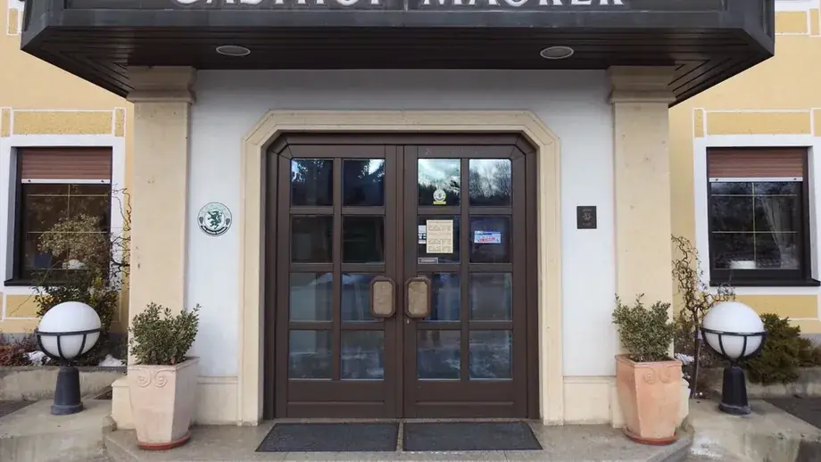 Maurer Gasthof - Vinothek restaurant in Auersbach