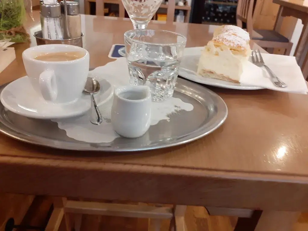 Hartmut Sabathy_Kaffeewirtshaus Schlagers_Birkfeld_recensione