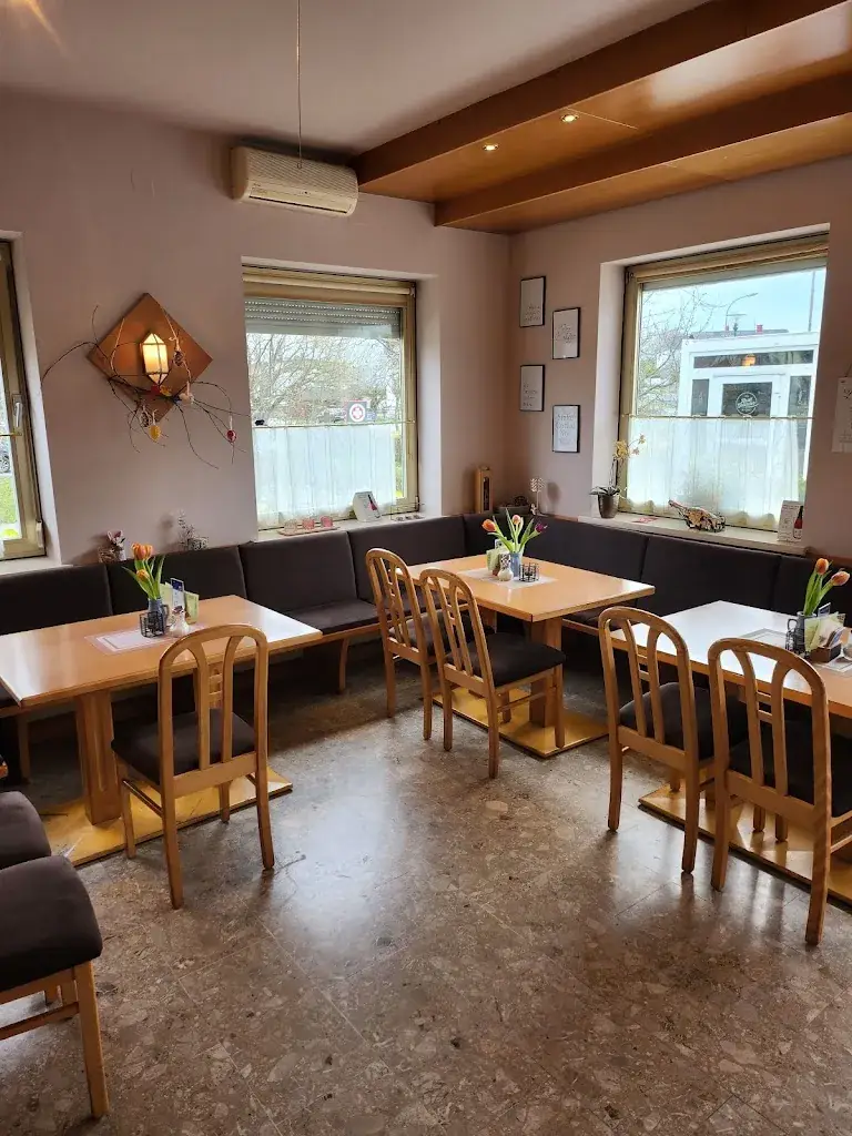 Café-Pizzeria Tafolli ristorante a Badersdorf