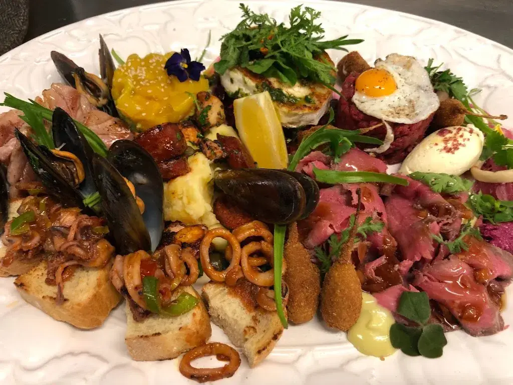 Schicker Restaurant - Catering - Vinothek - Café - Rösterei_Deuchendorf_slider_image_3